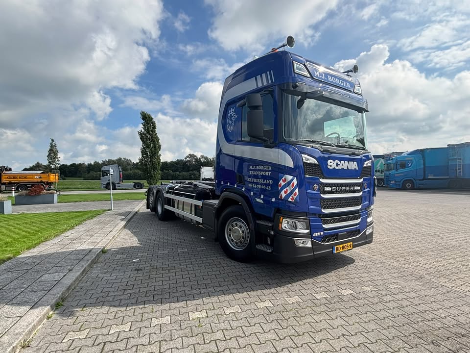 Al 20 jier kontenertransport, en Scania siet der fan dei ien ôf tusken