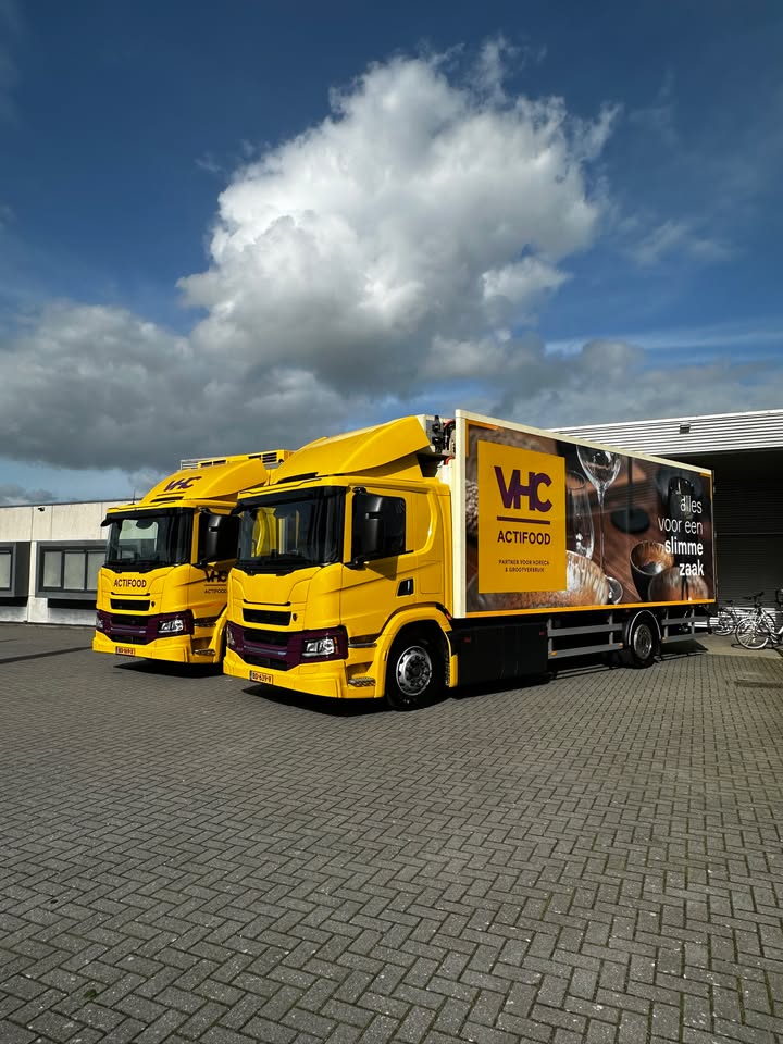Drie elektrische Scania’s tegelijk afleveren, dat doen we ook niet elke week