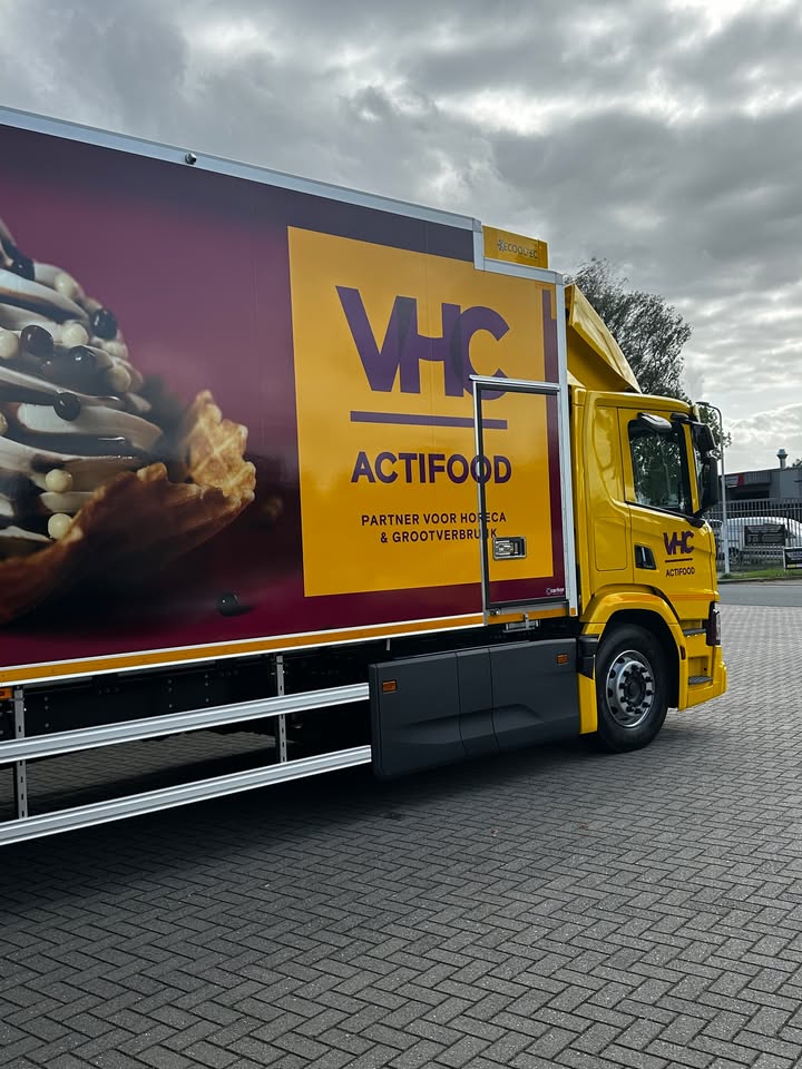 Drie elektrische Scania’s tegelijk afleveren, dat doen we ook niet elke week