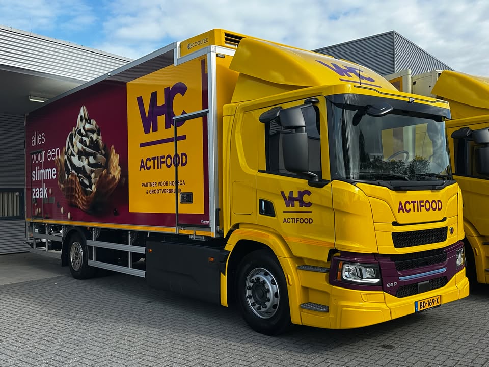 Drie elektrische Scania’s tegelijk afleveren, dat doen we ook niet elke week