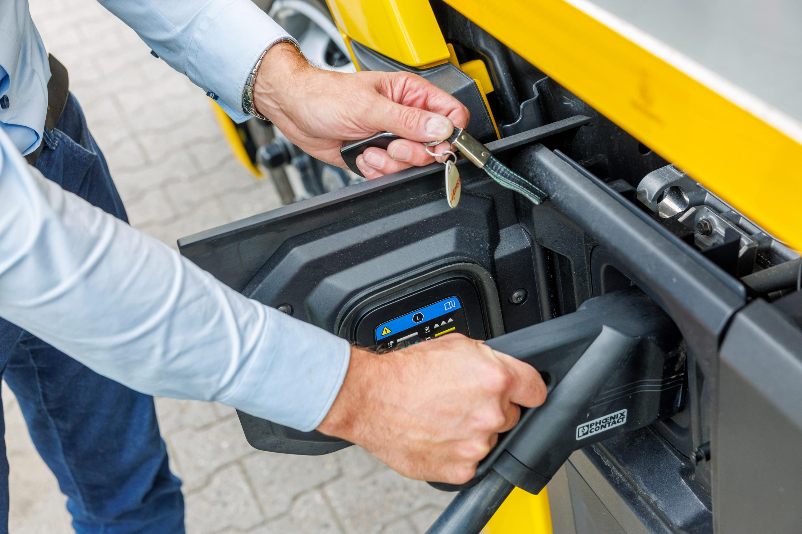 rinsma scania laadstekker eneco sleutelhanger 2 scaled